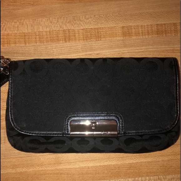 Coach Clutch - Picture 1 of 3